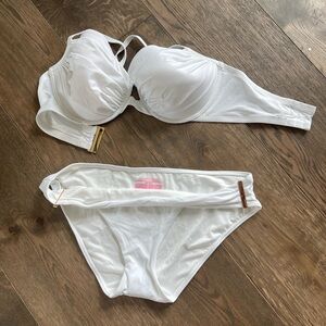 Victoria's Secret White Bikini push up 38DDSwimwear - never worn- liner in botto